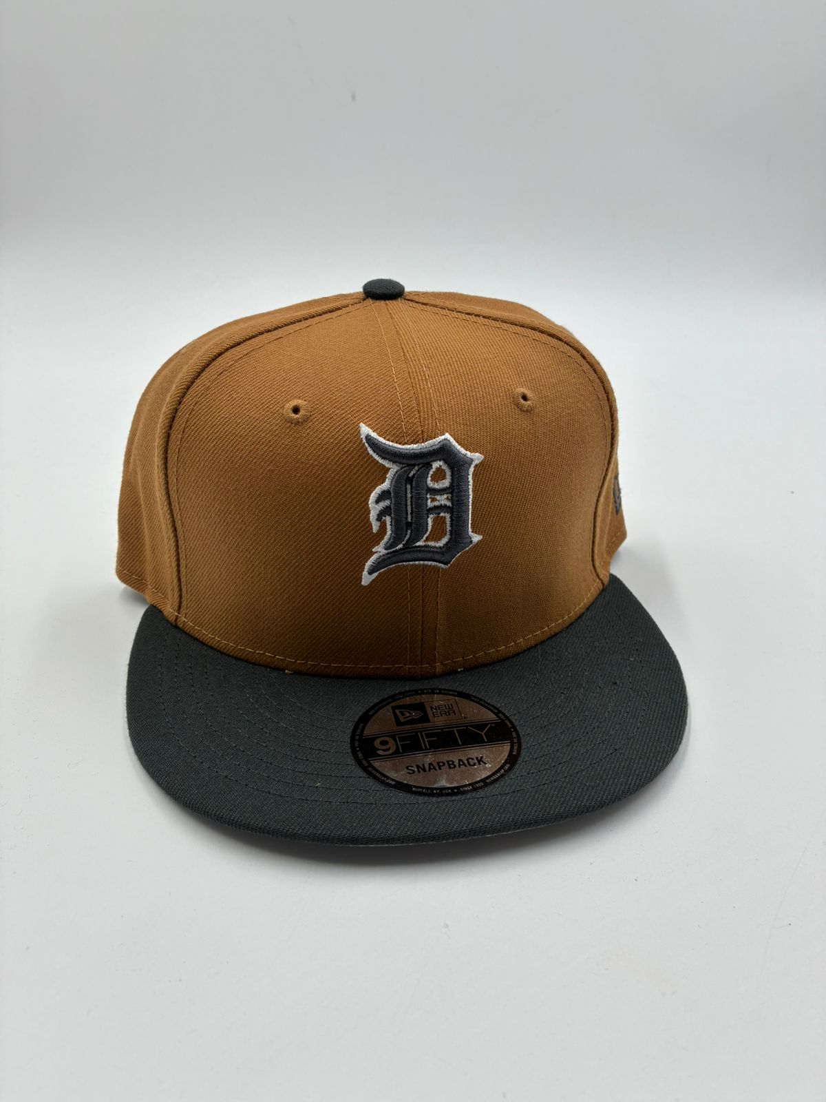 NEW ERA BROCHE DETROIT CAFE NEGRO