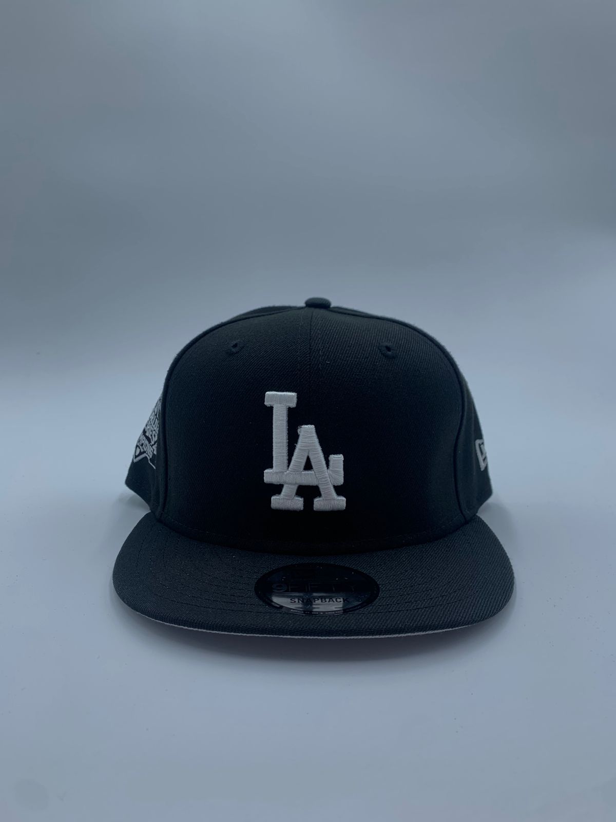 New Era Edicion LA Broche Negro Blanco