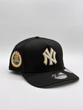 NEW ERA A-FRAME NY NEGRA CONTORNO DORADO