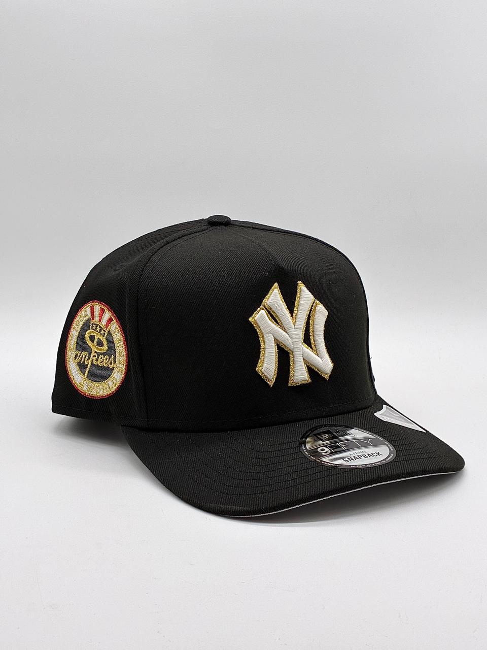 NEW ERA A-FRAME NY NEGRA CONTORNO DORADO