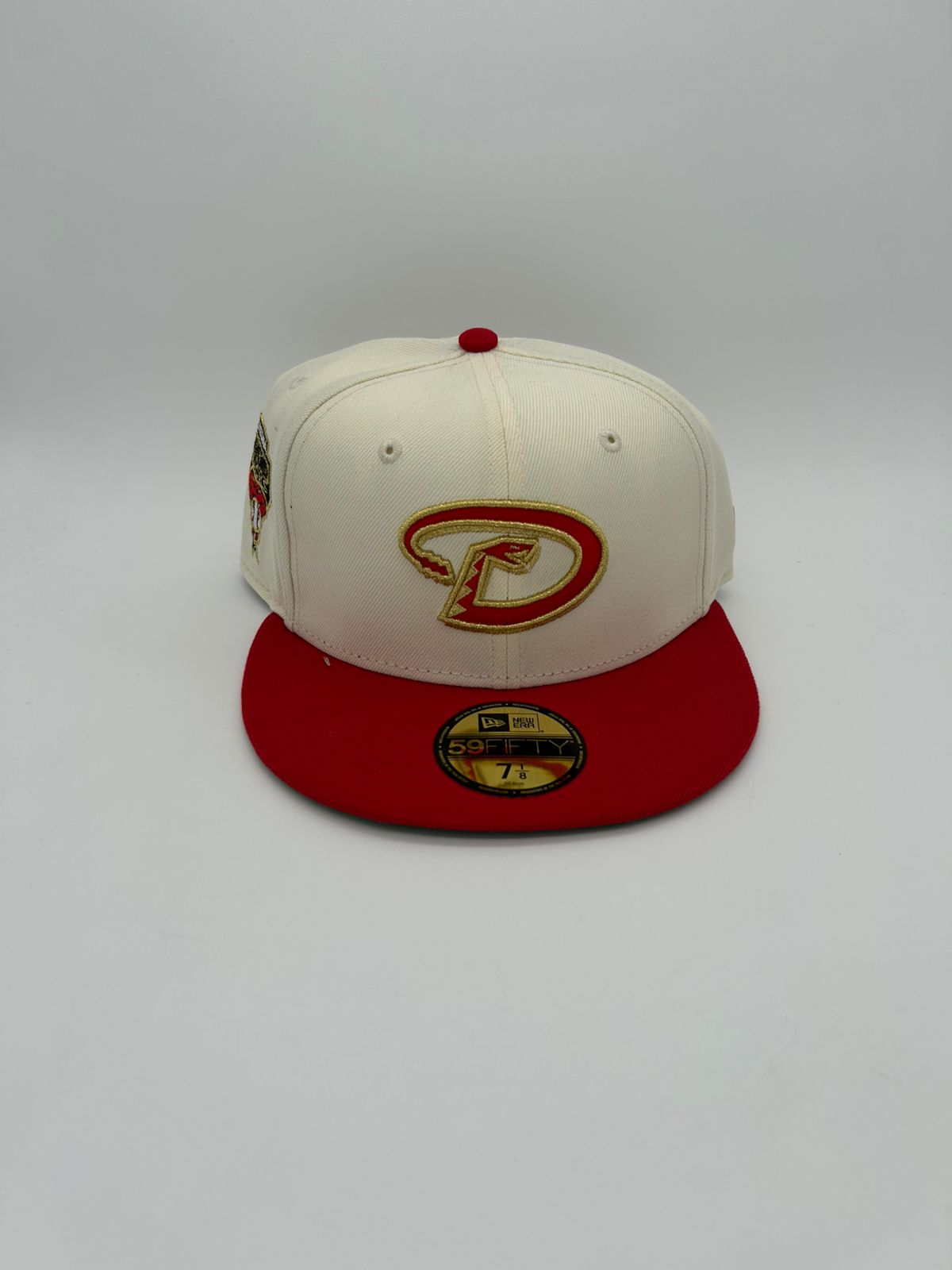 New Era Edicion Diamond Beige Rojo