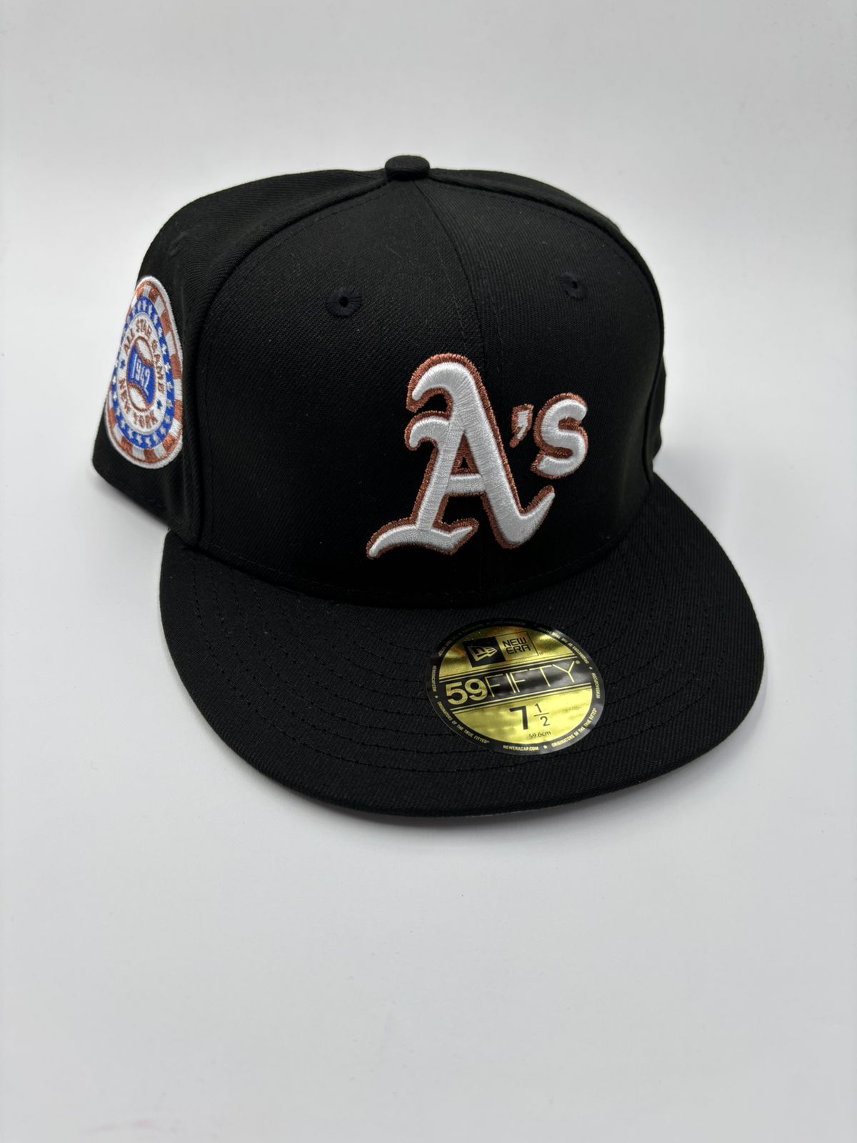 NEW ERA EDICION OAKLAND NEGRO CONTORNO CAFE