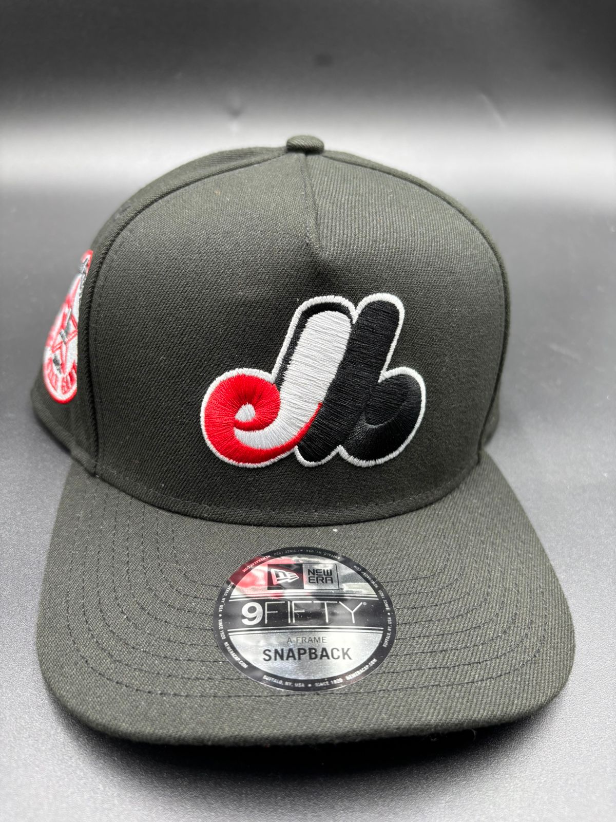 NEW ERA A-FRAME montreal NEGRO ROJO
