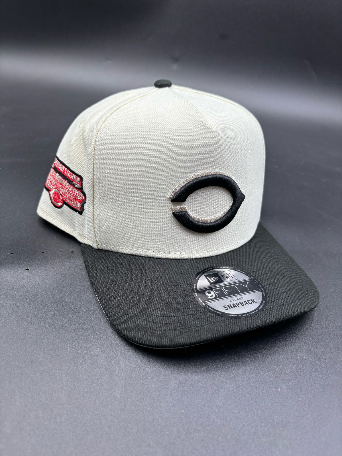 NEW ERA A-FRAME cincinnati beige negro