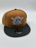 NEW ERA BROCHE PIRATAS CAFE NEGRO