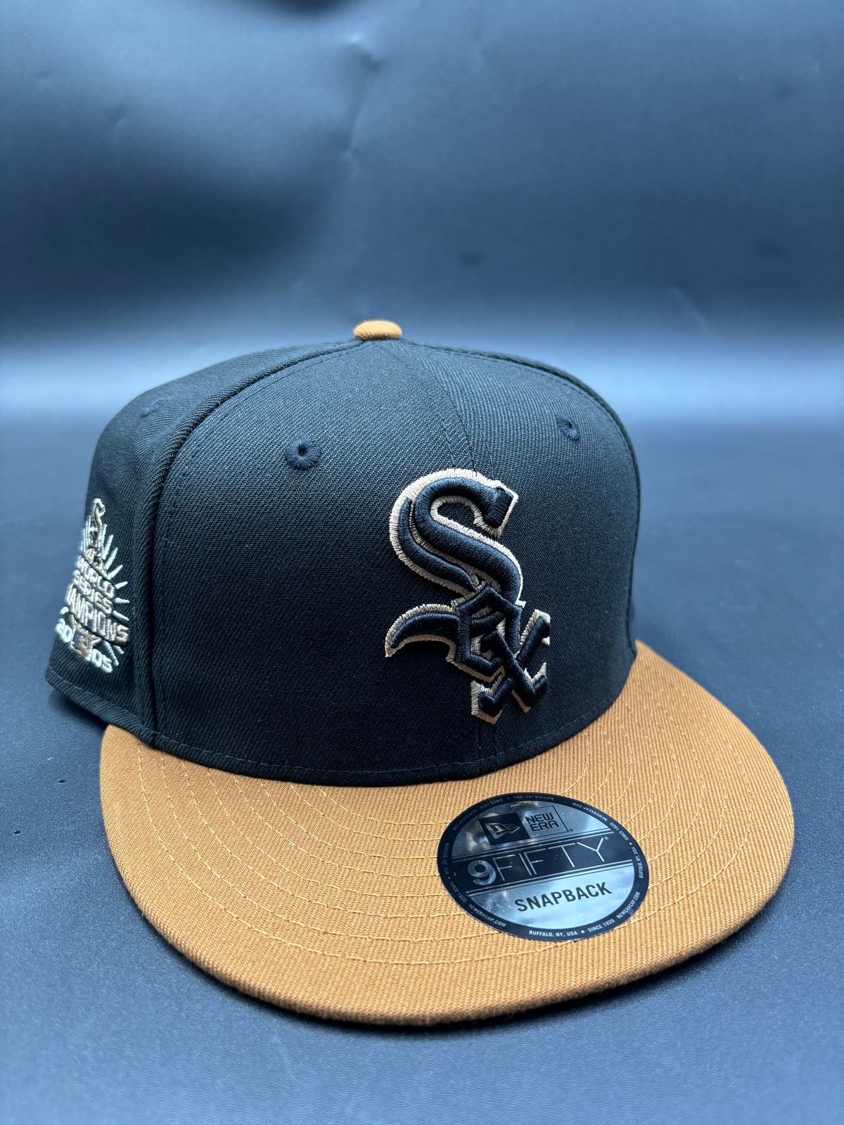 NEW ERA edicion broche SOX negro cafe