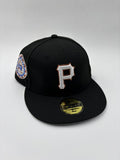 NEW ERA EDICION PIRATAS NEGRO CONTORNO CAFE