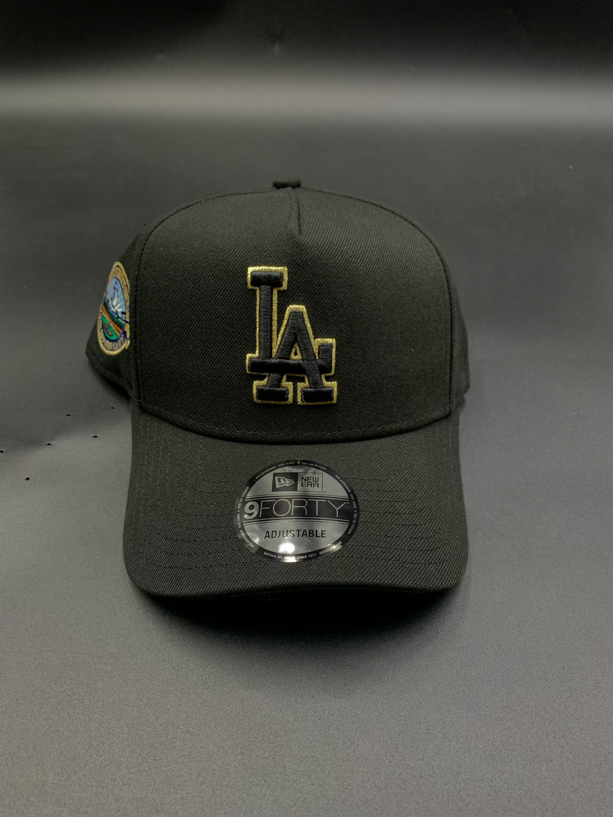 9Forty Edicion LA Negra Contorno Dorado