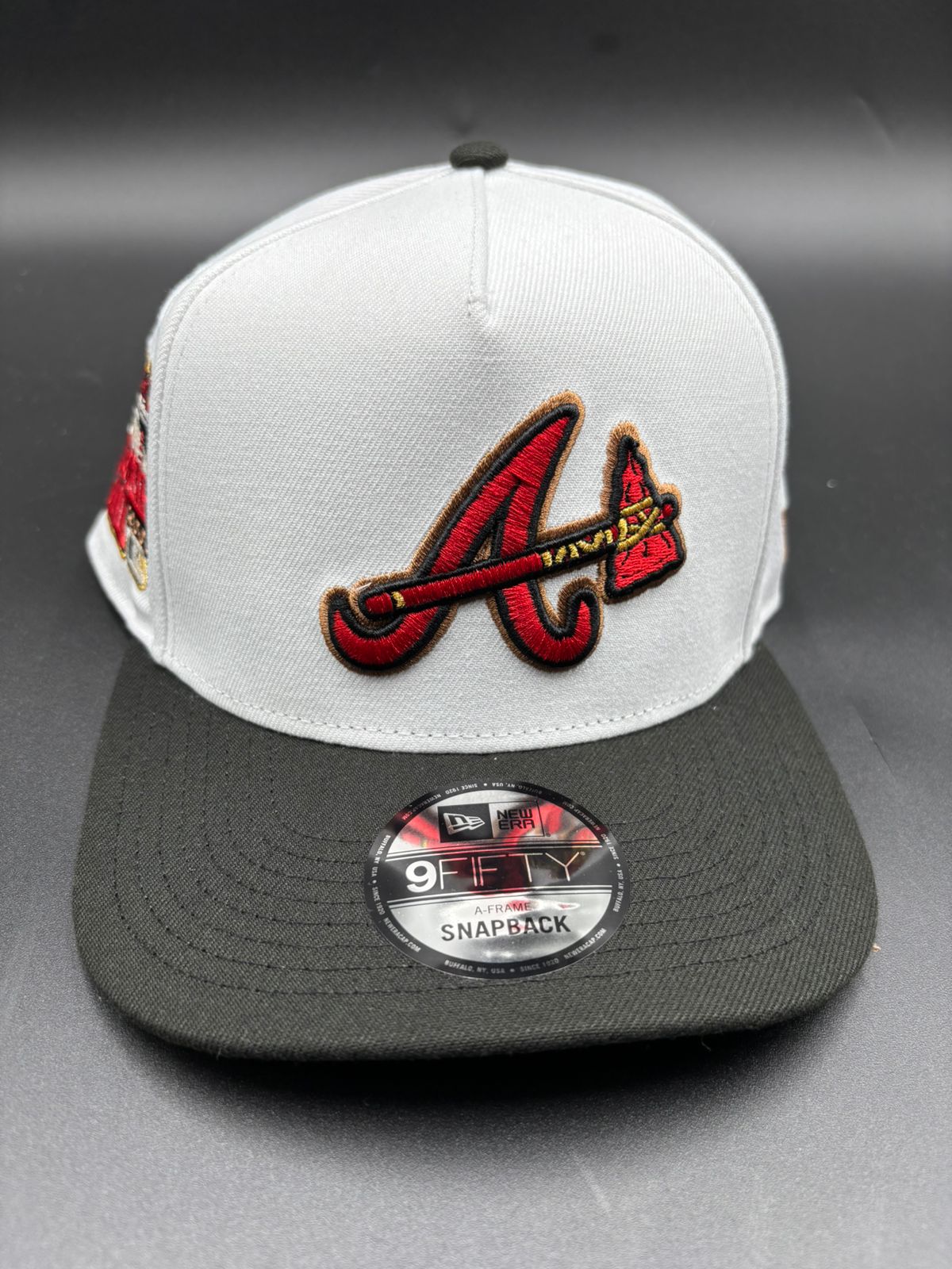 NEW ERA A-FRAME  ATLANTA BLANCO NEGRO