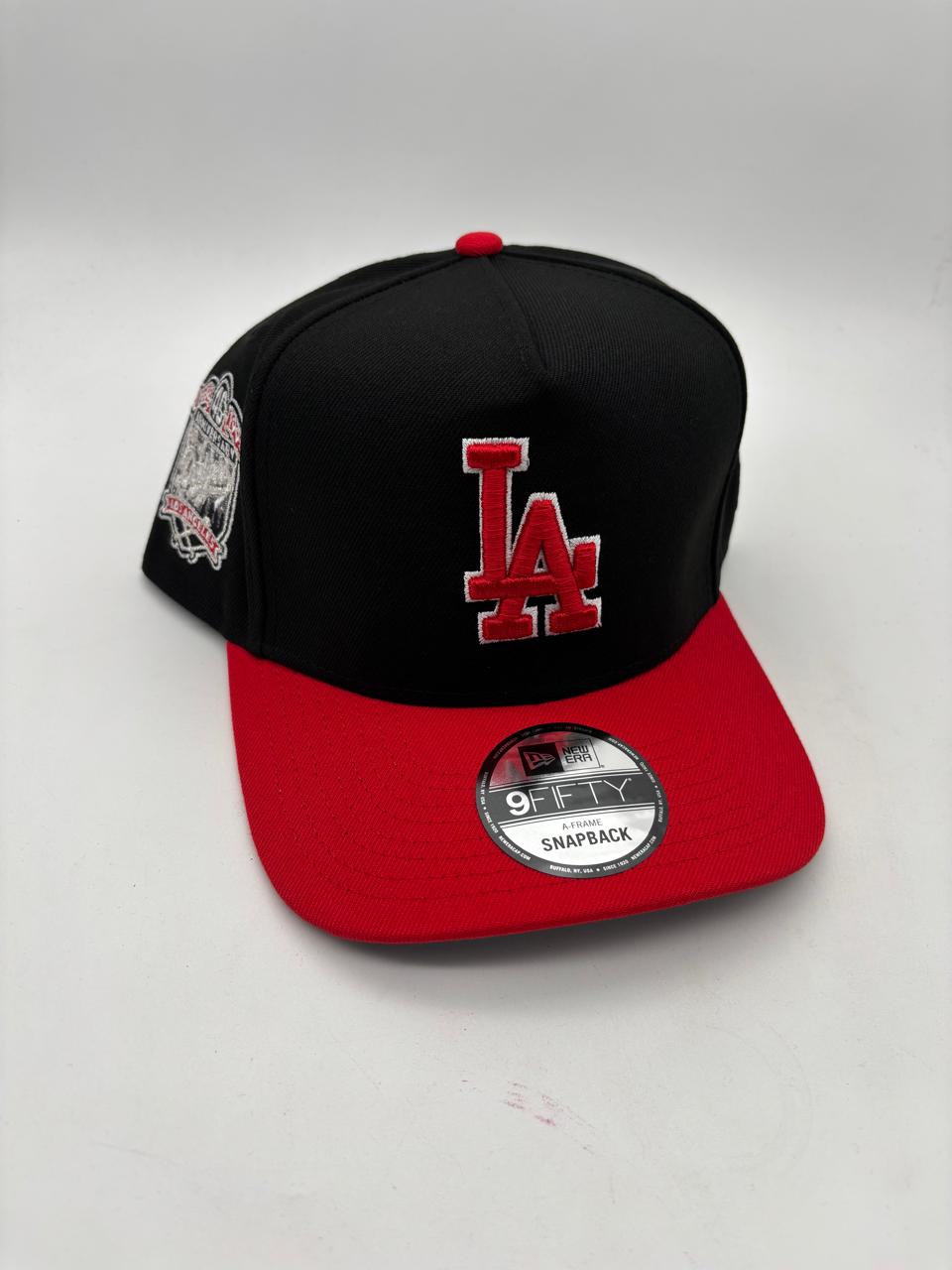New Era A-Frame LA Negra Rojo Contorno Blanco