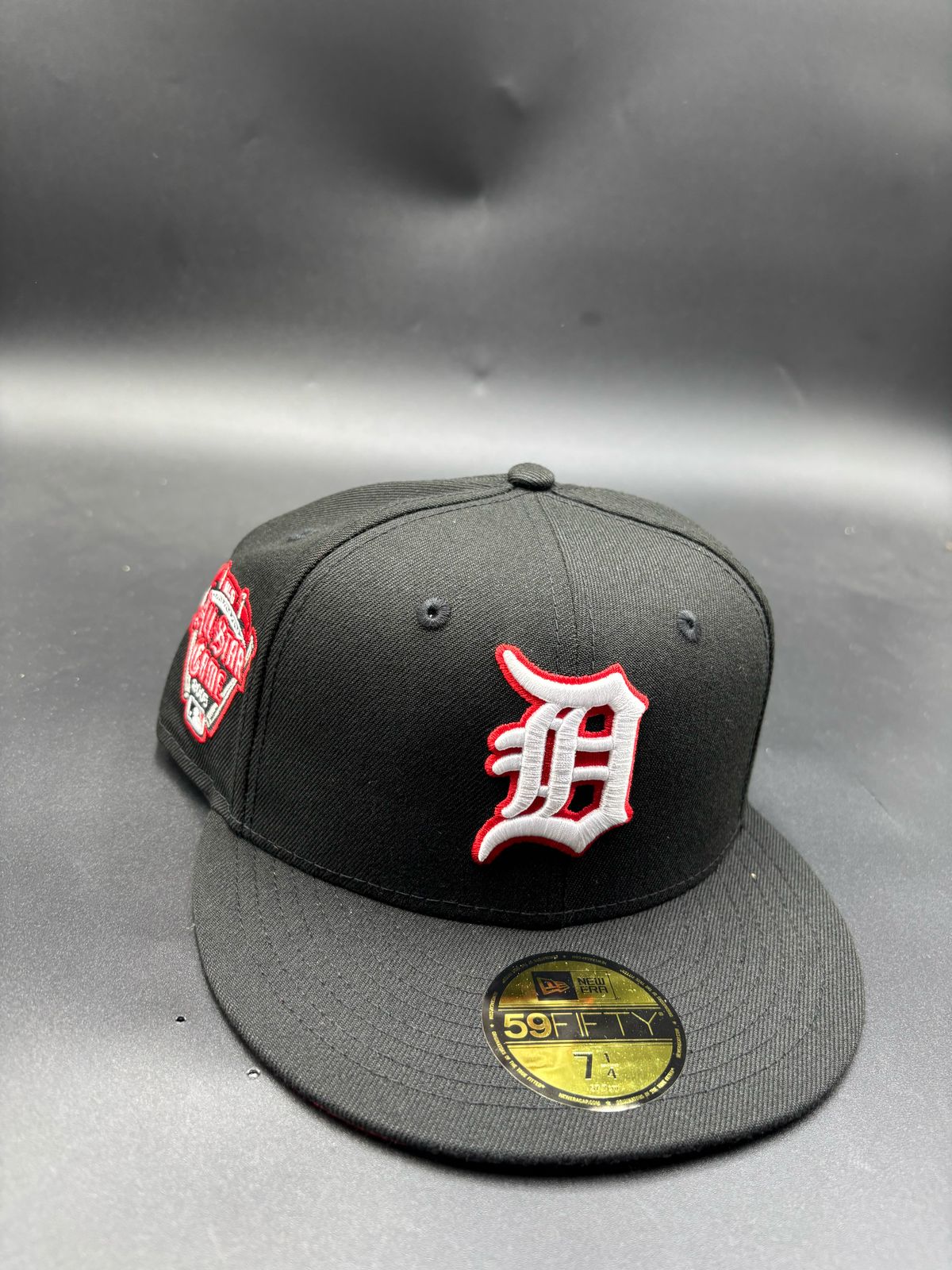 New Era Edicion Detroit Contorno Rojo