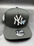 NEW ERA A-FRAME yankees  negro corazon azul