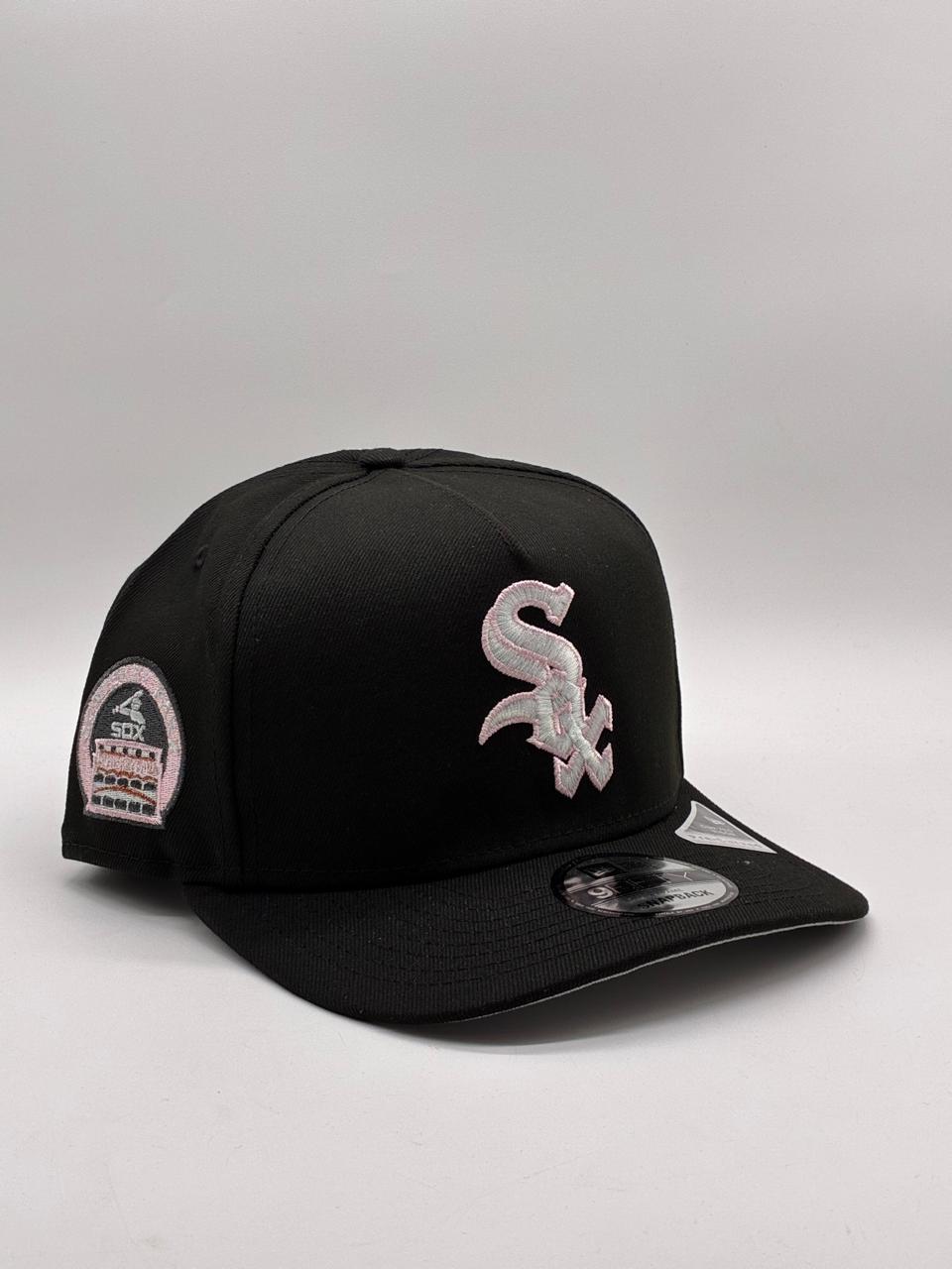 NEW ERA A-FRAM sox negra contorno rosa