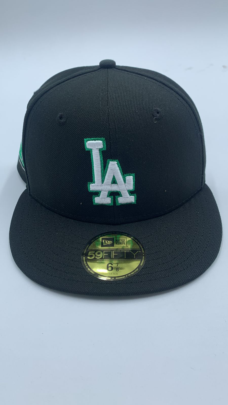New Era Edicion LA Negro Contorno Verde