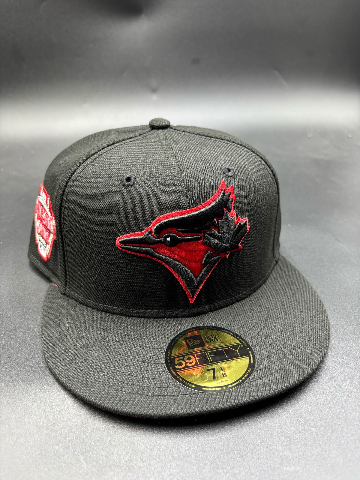 New Era Edicion Toronto Contorno Rojo