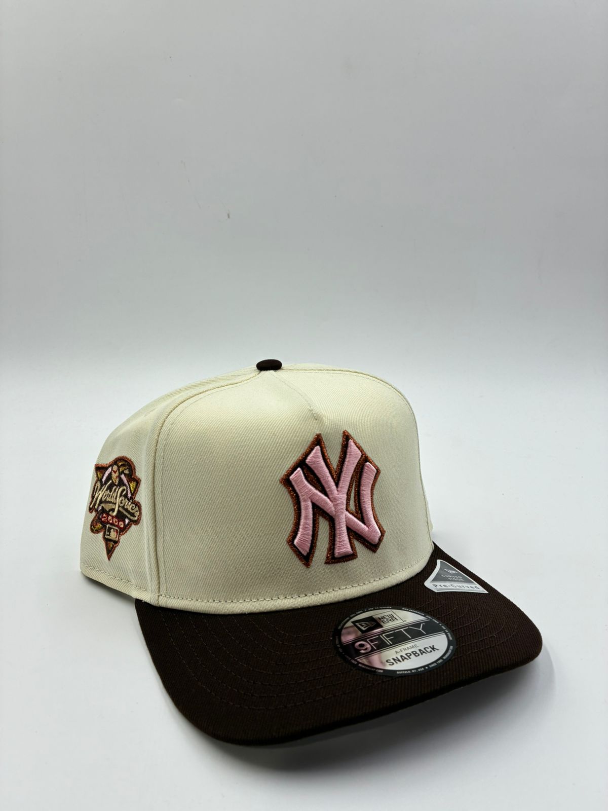 NEW ERA EDICION BROCHE A-FRAME YANKEES BEIGE CAFE ROSA