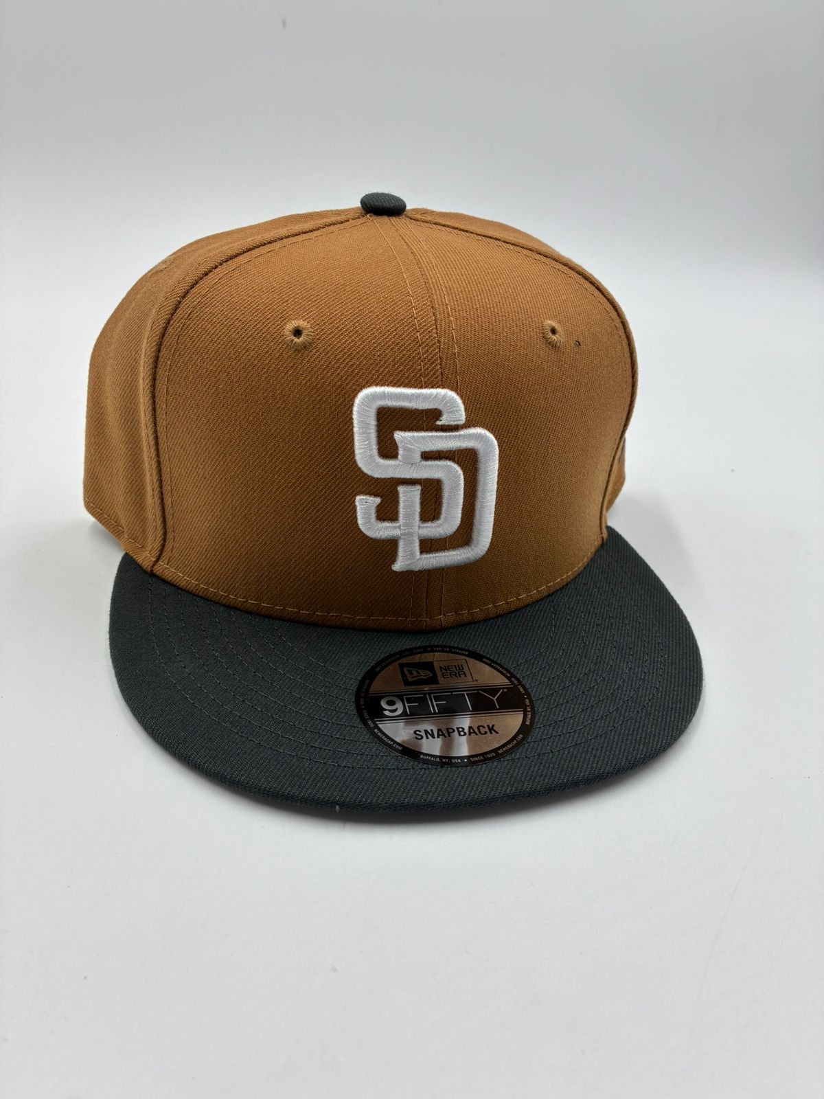 NEW ERA BROCHE SAN DIEGO CAFE NEGRO
