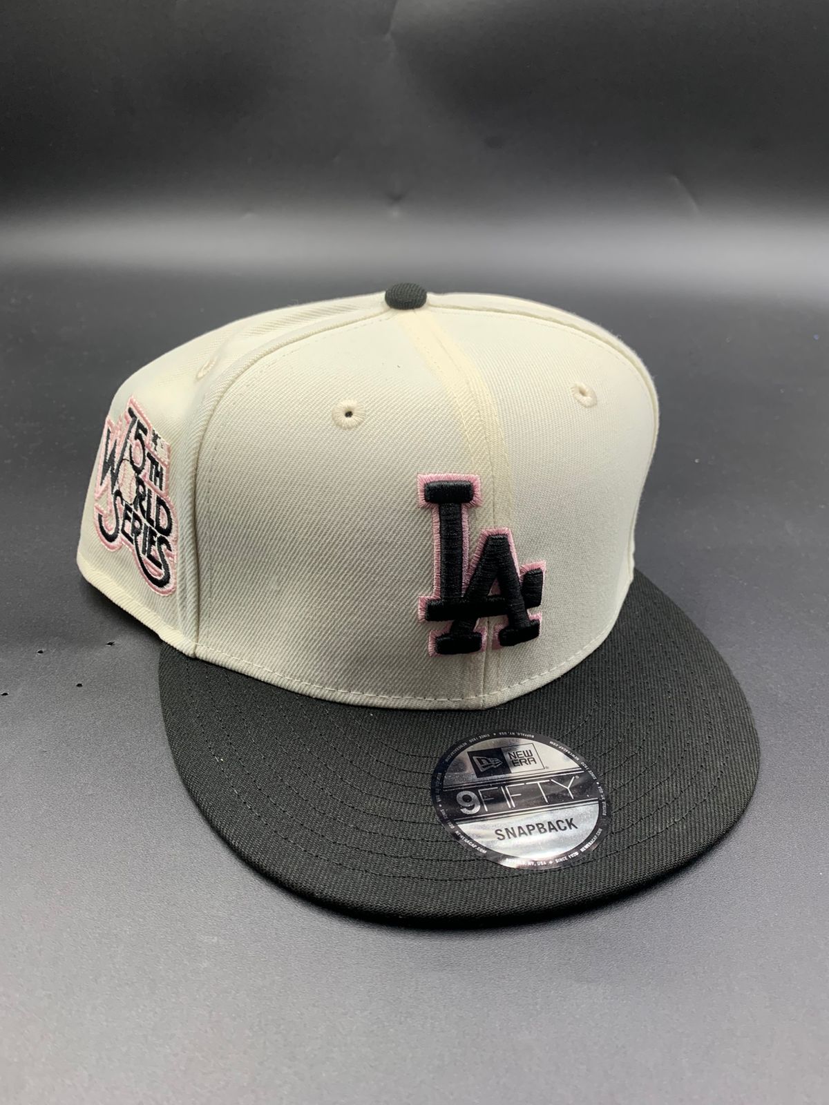 New Era Edicion LA Contorno Rosa Beige 1