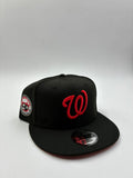NEW ERA EDICION BROCHE WASHINGTON NEGRO ROJO