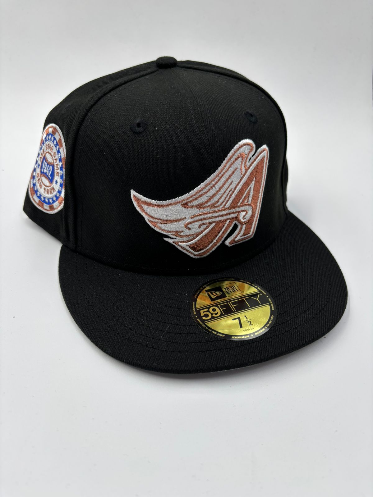 NEW ERA EDICION ANGELINOS NEGRO CONTORNO CAFE