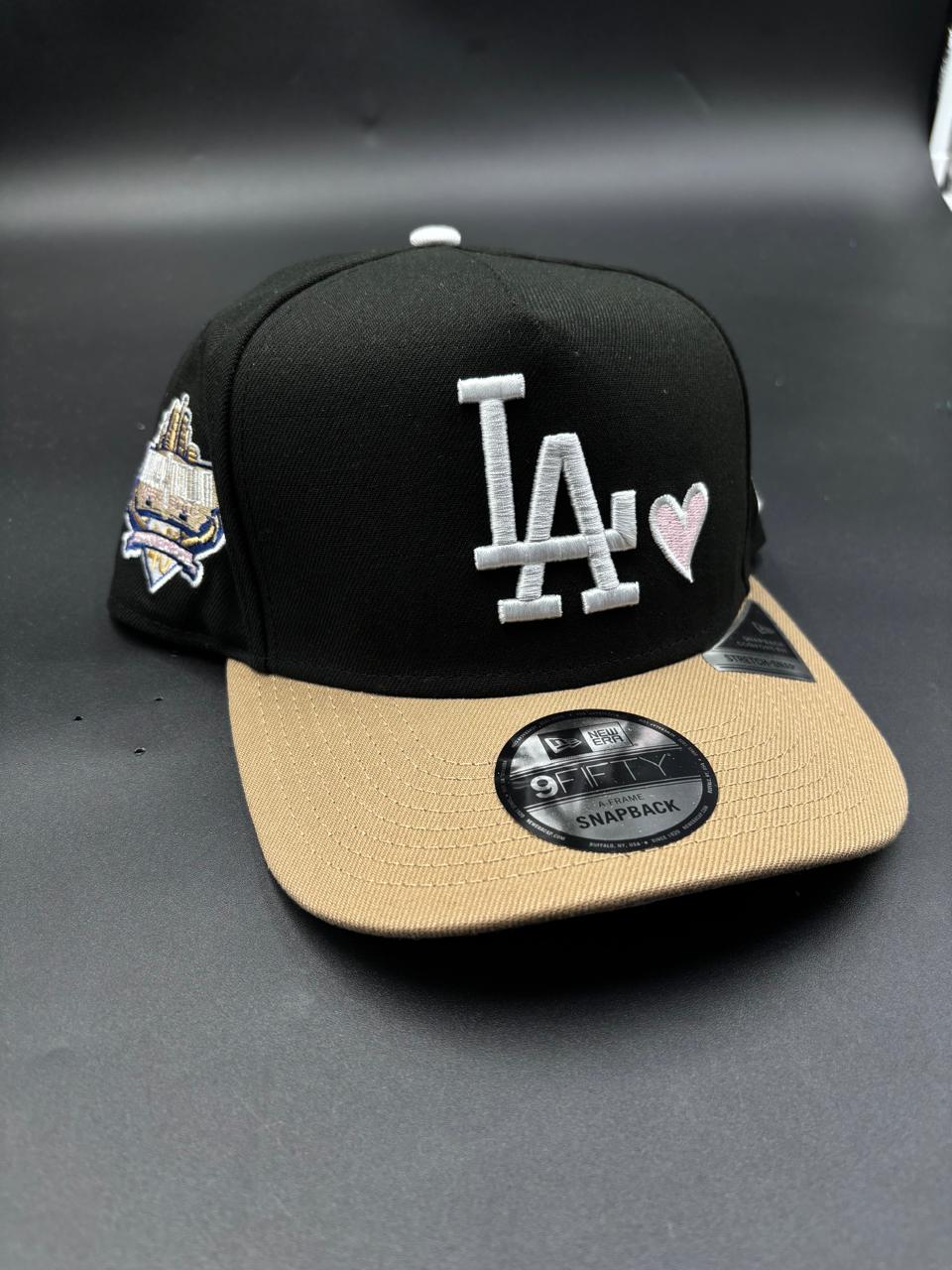 New Era A-Frame LA Corazon Negro Biege