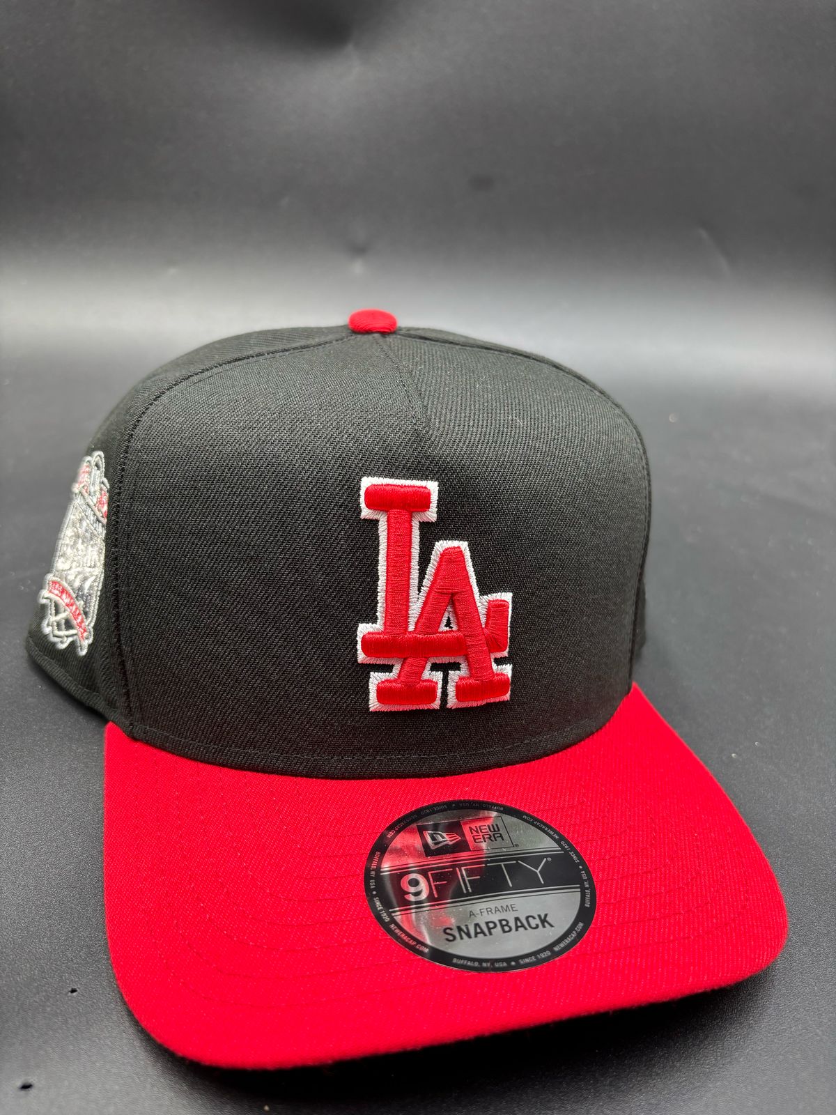 NEW ERA A-FRAME LA 1958 negro rojo