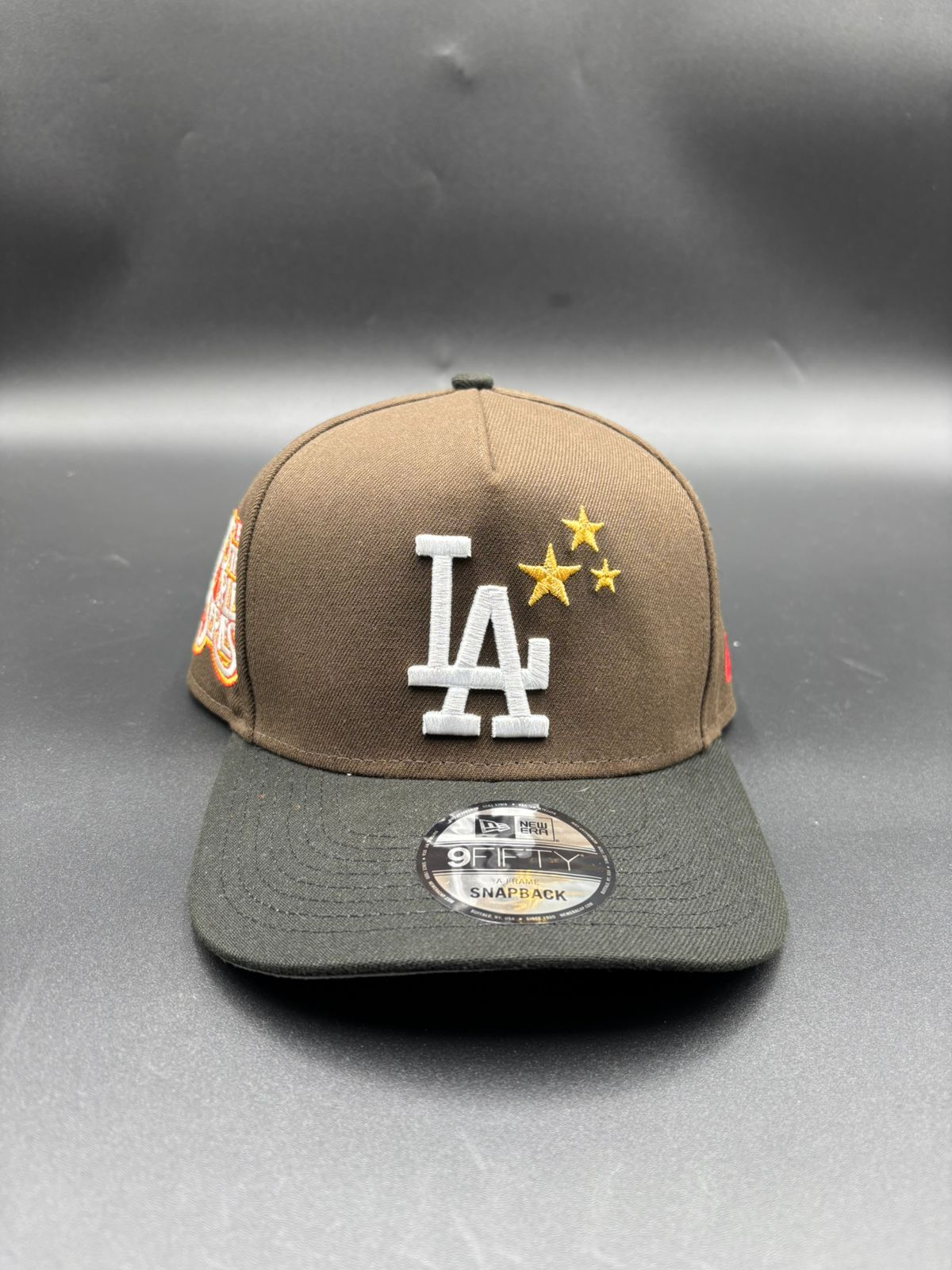 NEW ERA A-FRAME LA cafe negro estrellas