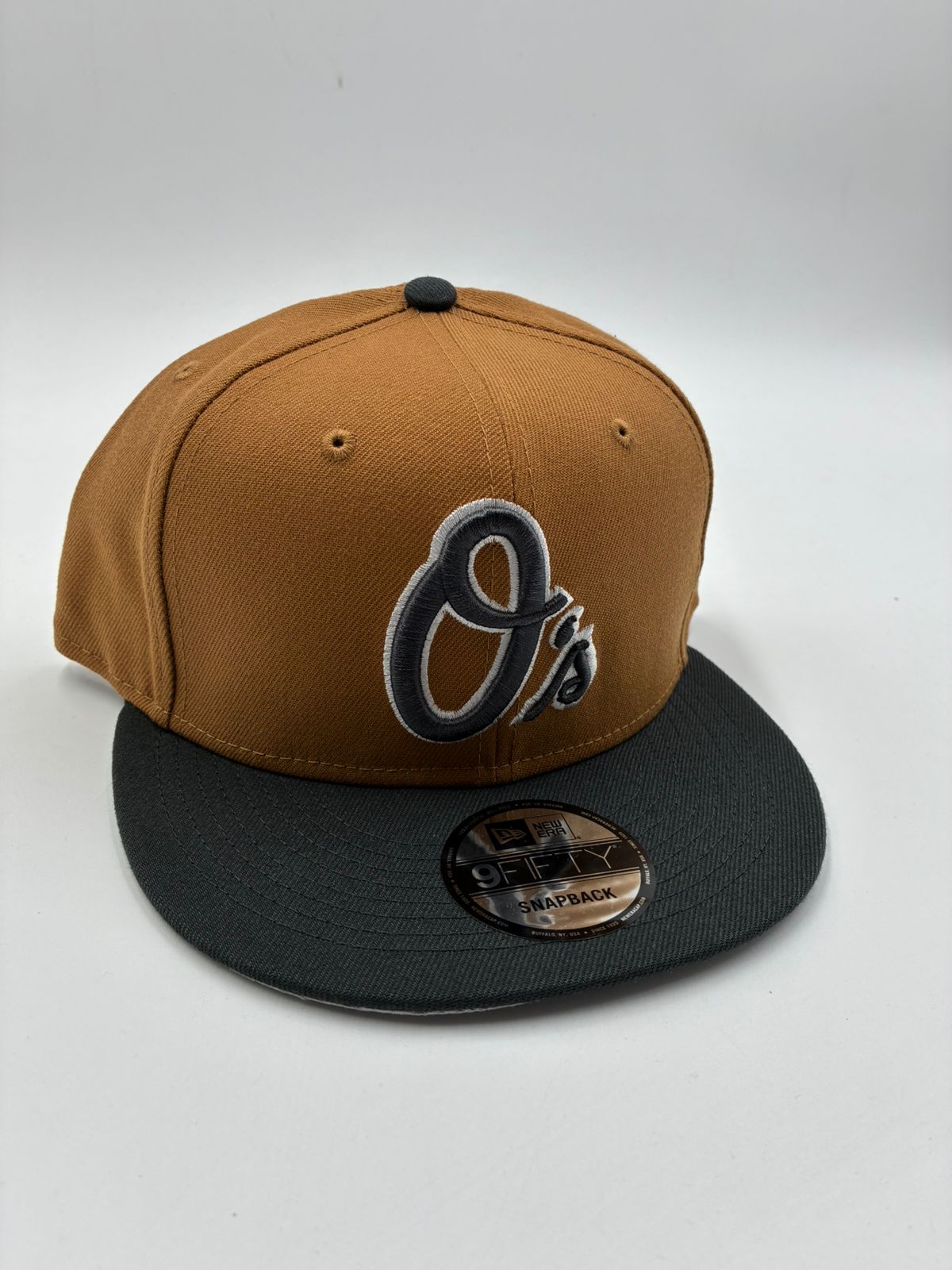 NEW ERA BROCHE ORIOLES CAFE NEGRO