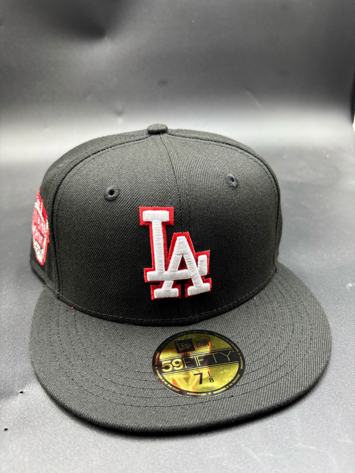 New Era Edicion LA Contorno Rojo