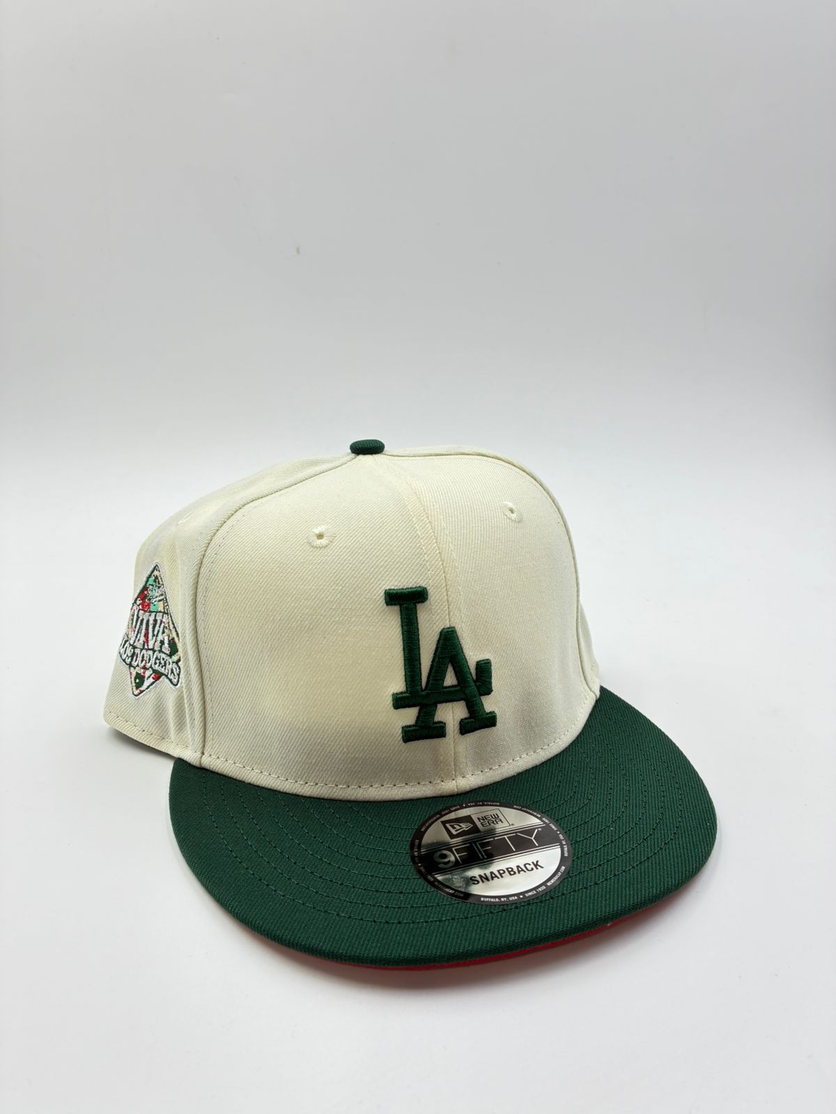 NEW ERA EDICION BROCHE LA BEIGE VERDE