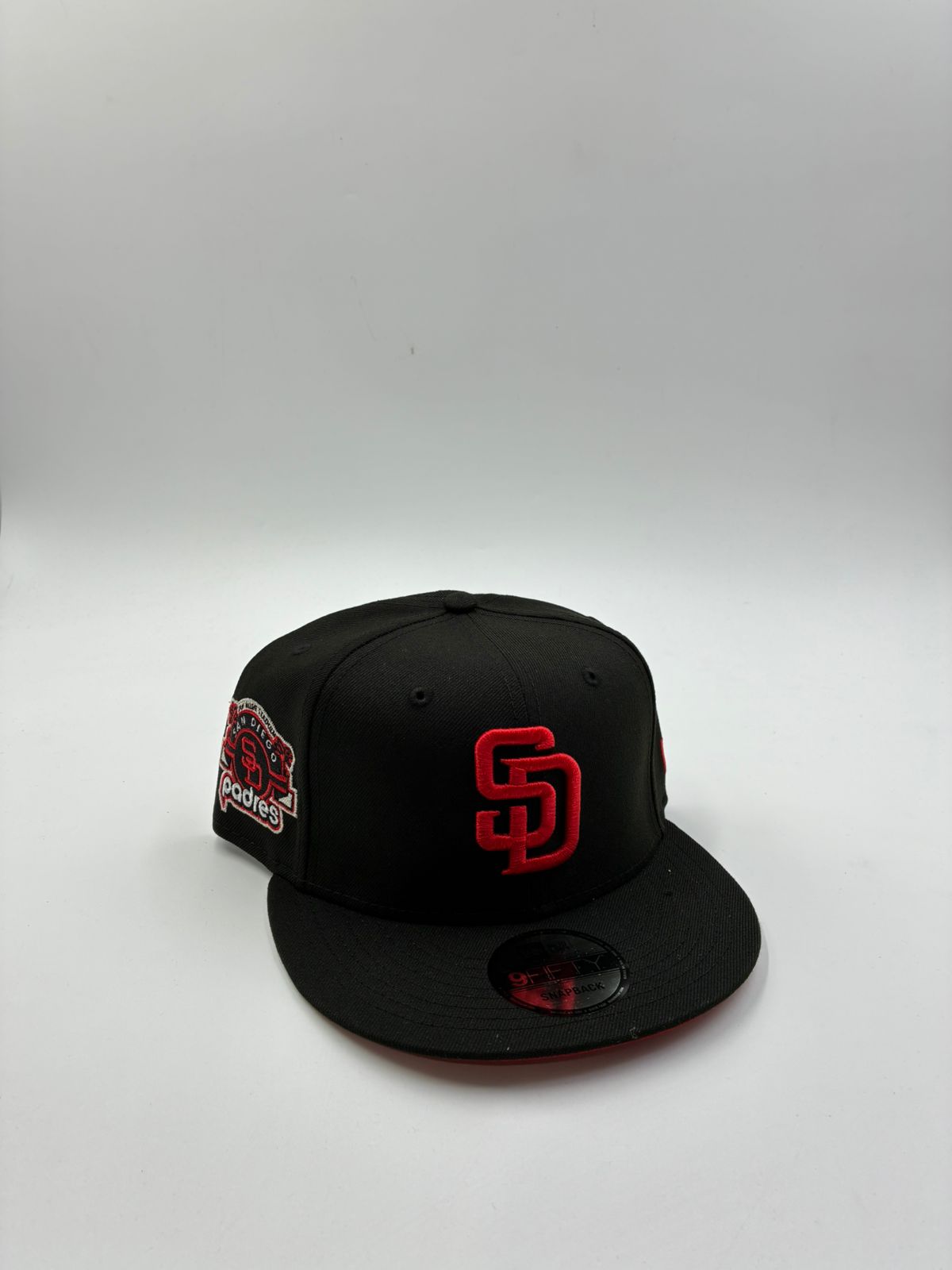 NEW ERA EDICION BROCHE SAN DIEGO NEGRA