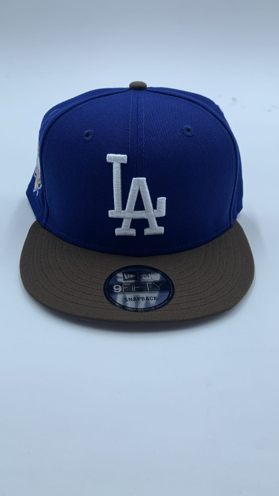 New Era Edicion LA Broche Azul Cafe
