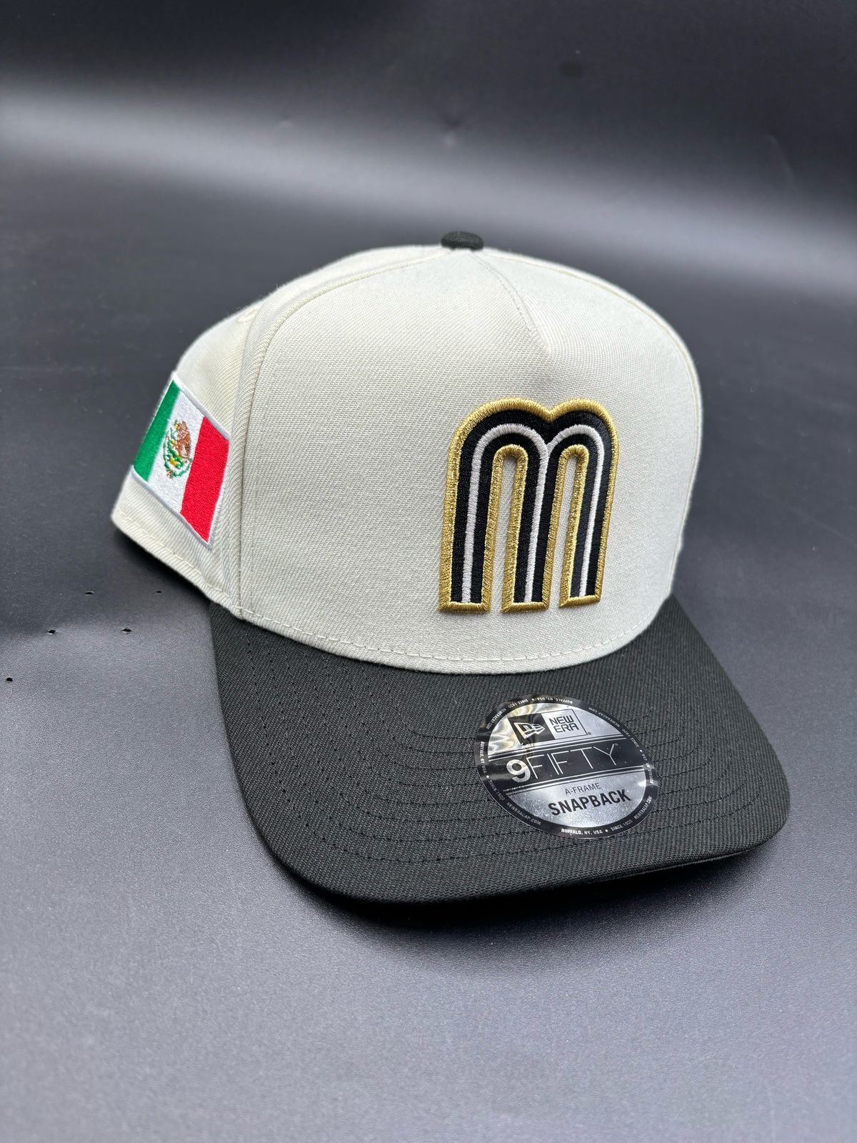 NEW ERA A-FRAME MX bandera beige negro