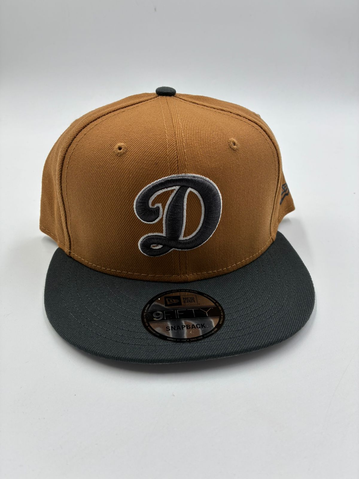 NEW ERA BROCHE DODGERS CAFE NEGRO