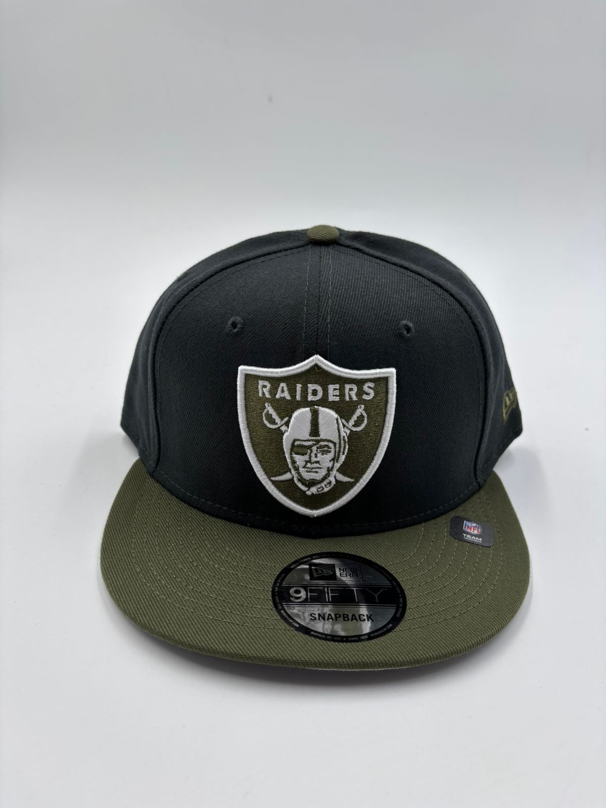 NEW ERA BROCHE RAIDERS VERDE OLIVA