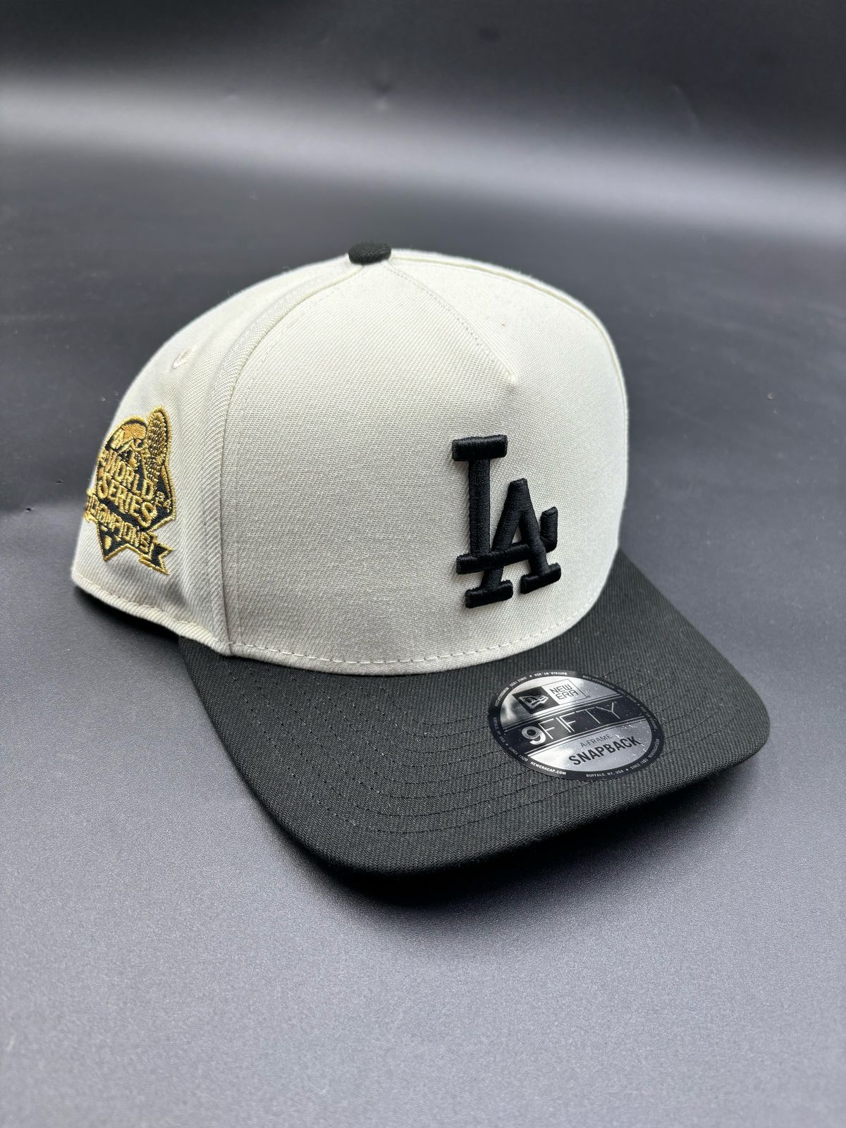 New Era A-FRAME LA Beige Parche Dorado