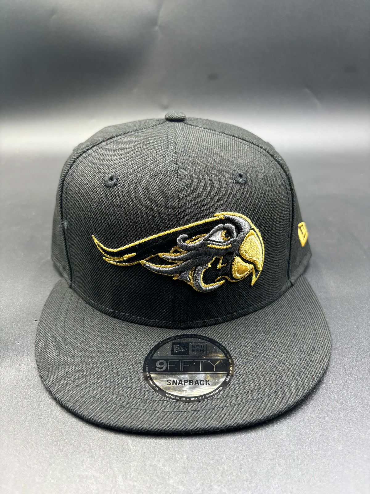 NEW ERA edicion broche pericos negro