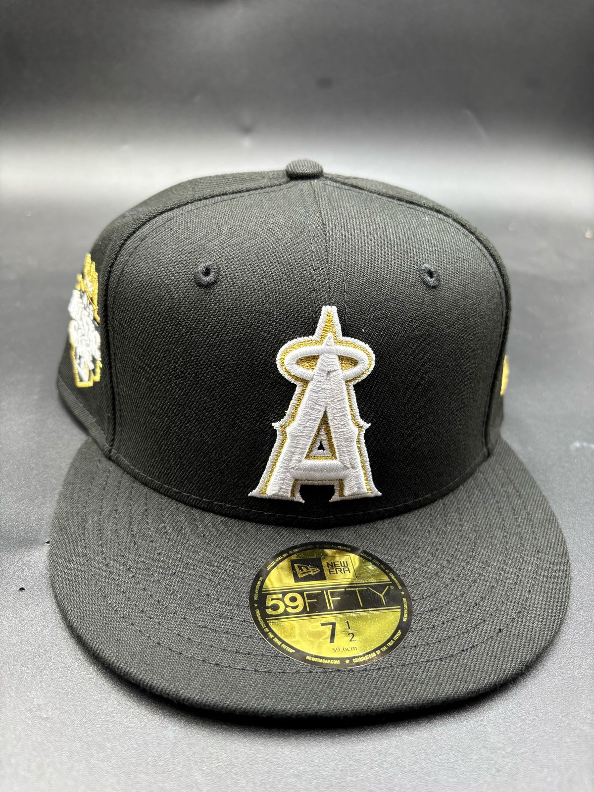 New Era Edicion Angels Contorno Dorado