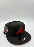 NEW ERA EDICION BROCHE ATLANTA NEGRO ROJO