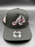 NEW ERA A- FRAME ATLANTA NEGRO ROSA