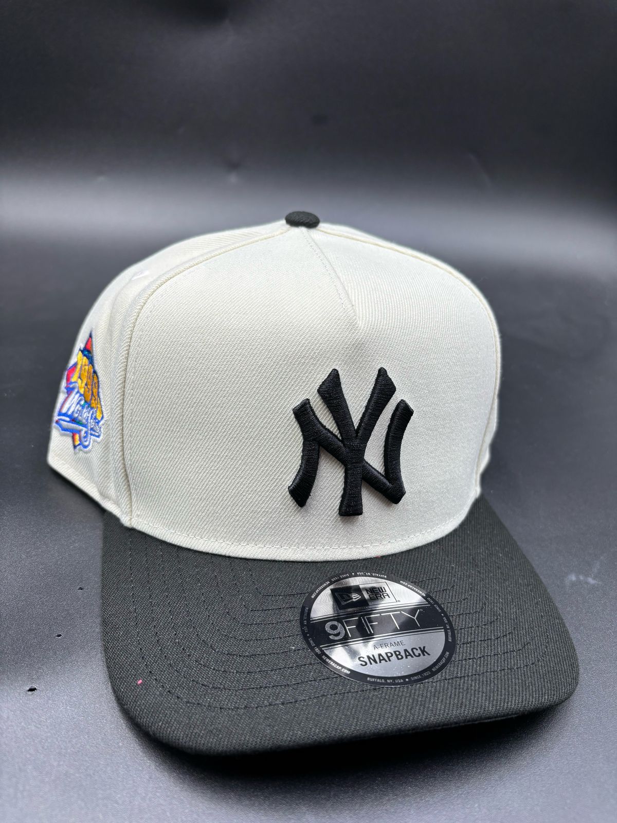 ..NEW ERA A-FRAME yankees1999 beige negro