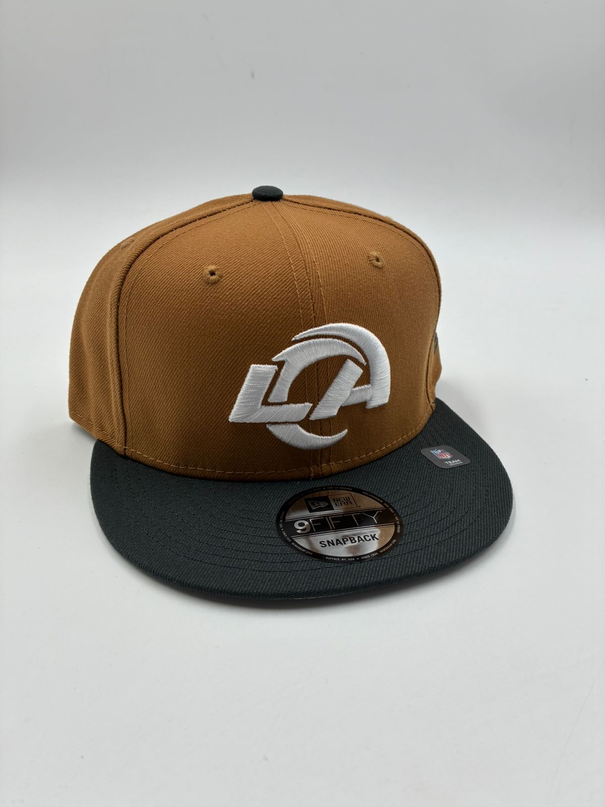 NEW ERA BROCHE LA RAMS CAFE NEGRO