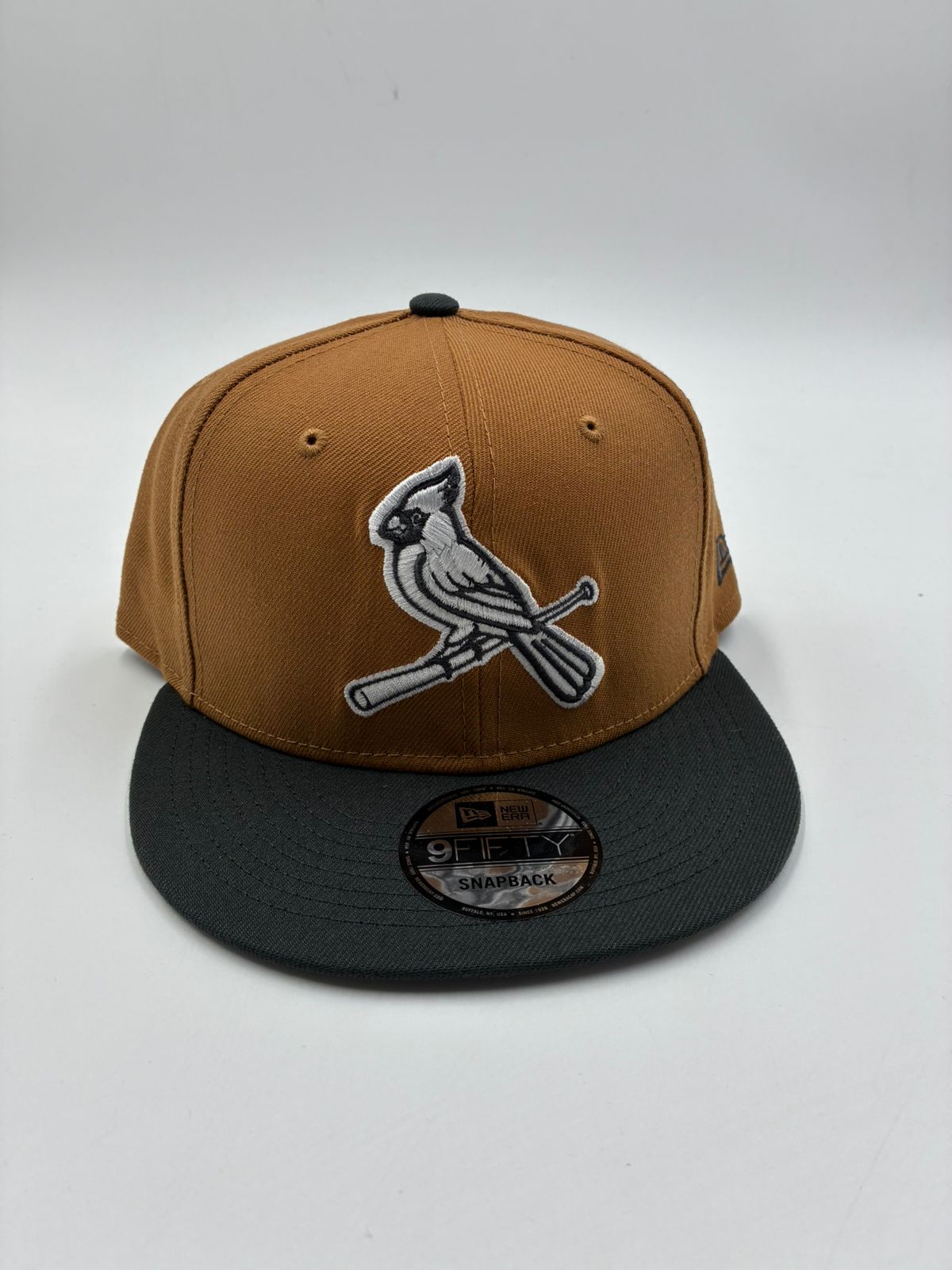 NEW ERA BROCHE SAINT LOUIS CAFE NEGRO