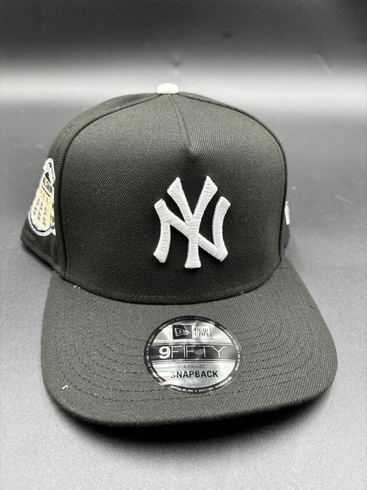 NEW ERA A-FRAME YANKEES NEGRO BLANCO