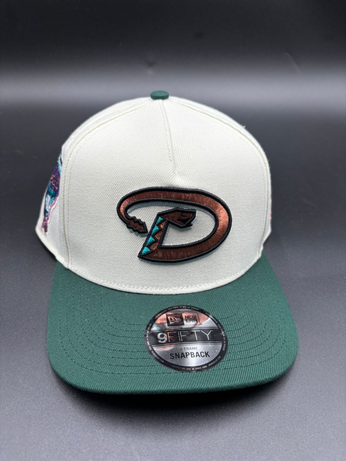 NEW ERA A-FRAME DIAMOND BEIGE VERDE